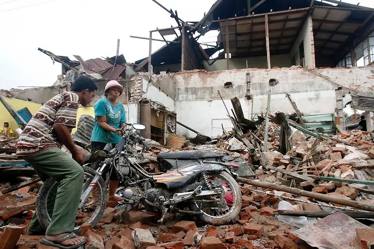 JAK26-INDONESIA-EARTHQUAKE-1001-11-JPG267338241275615351