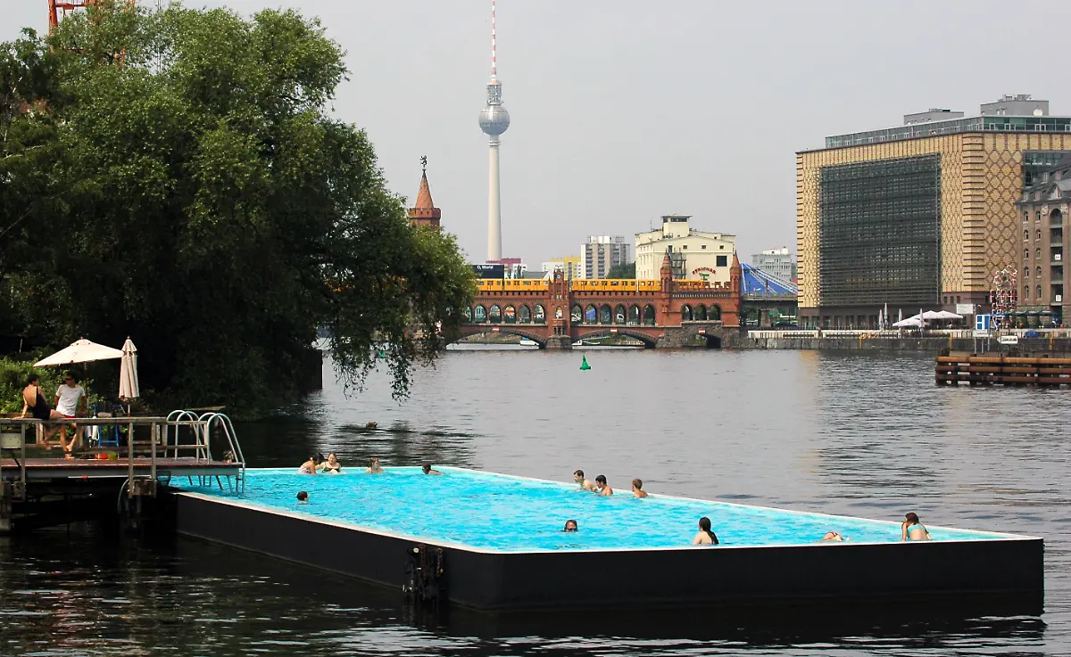 fernsehturm-badeschiff