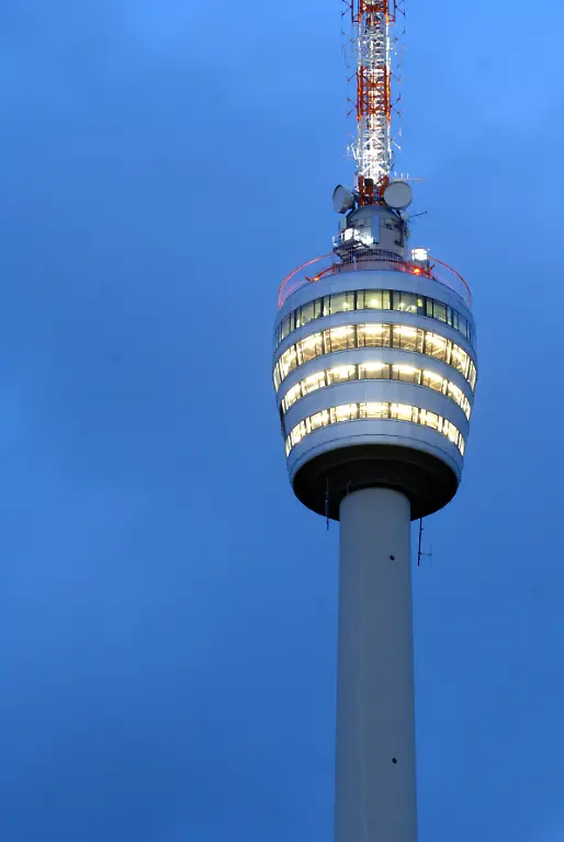 fernsehturm-stuttgart-blau