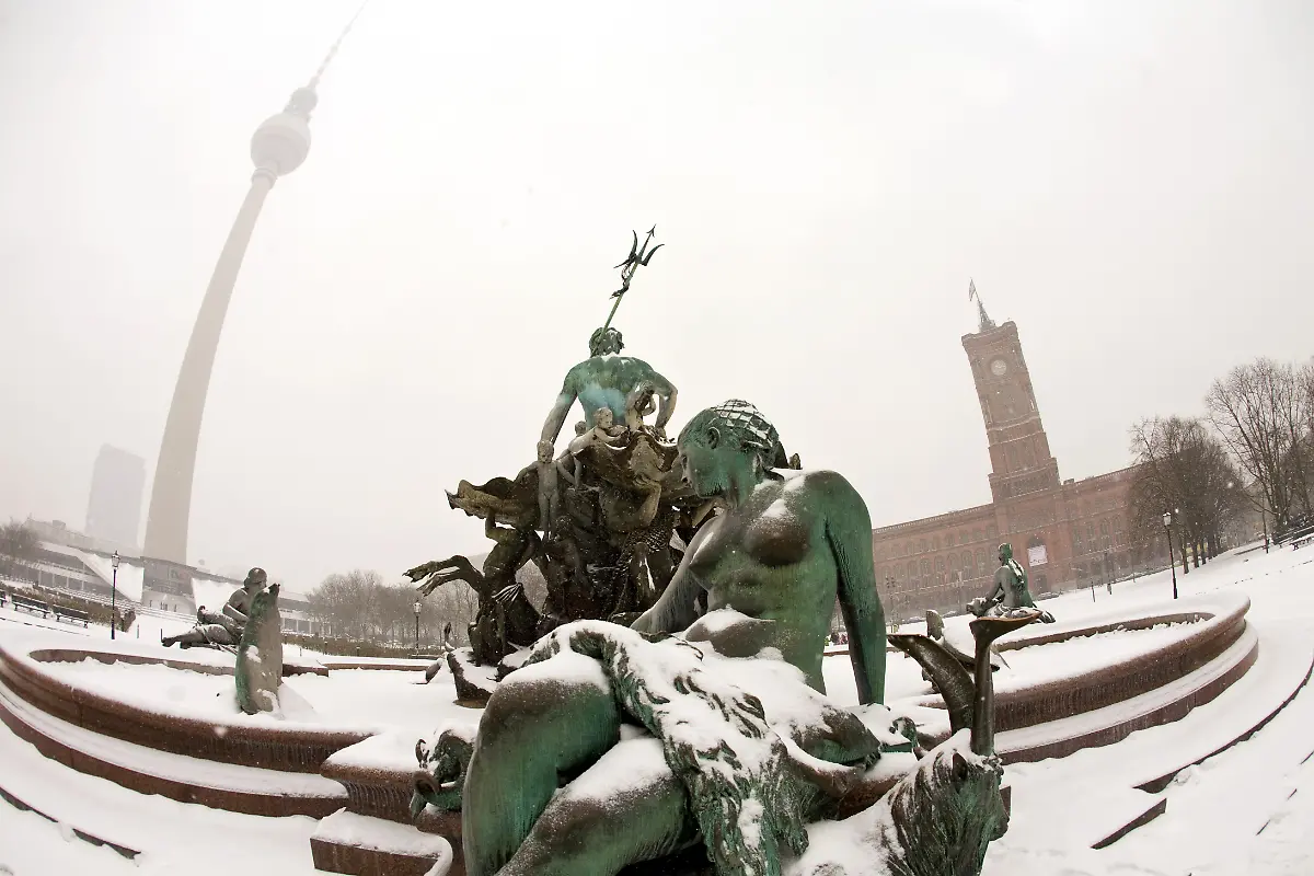 neptunbrunnen-winter