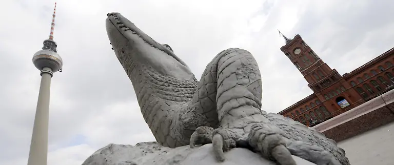 fernsehturm-brunnen-rathaus