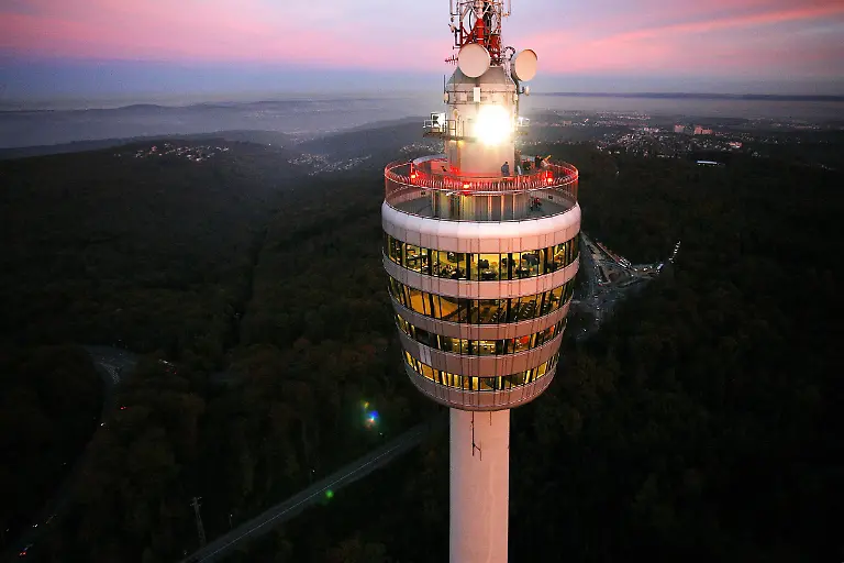 fernsehturm-stuttgart-dunkel