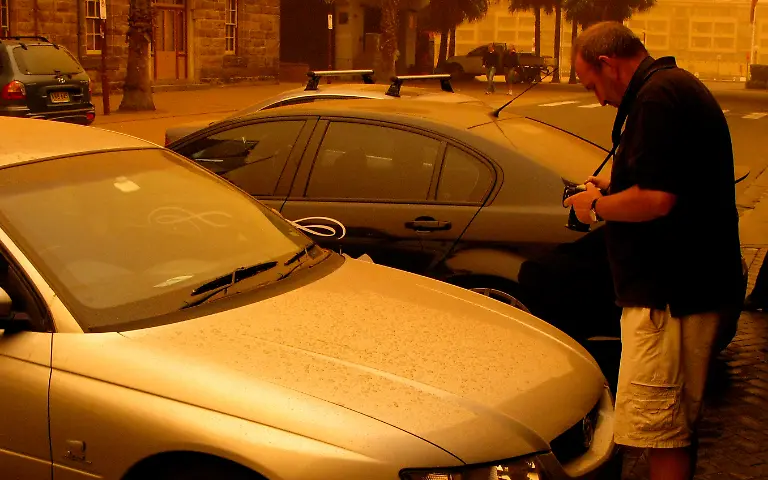 Australia-Dust-Storm-XRG107-jpg1076304888783195969