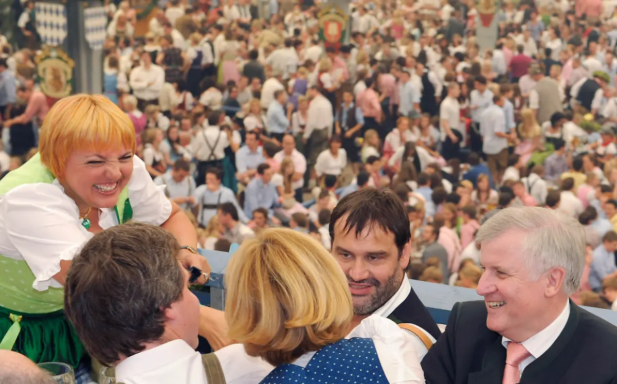 DEU-BY-Oktoberfest-CMN106-jpg4142669057922796943