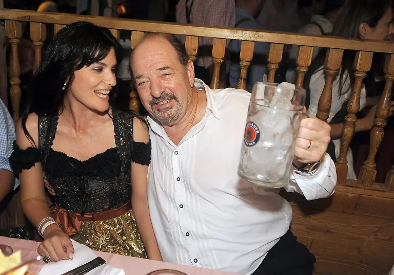 2mia0541-jpg7876243294860348510