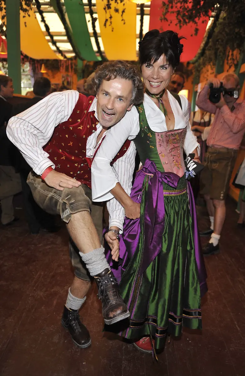 2mia2415-jpg1349467528828628163