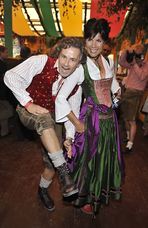 2mia2415-jpg1349467528828628163