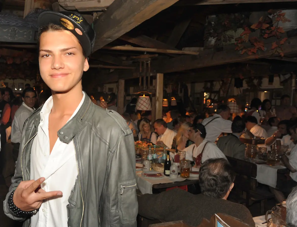 2mic4633-jpg6198798846933365166