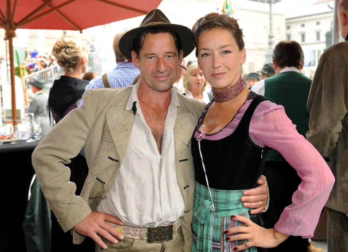 2mie2035-jpg3520389106969865572