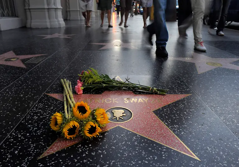 Obit-Swayze-CAJH109-jpg5003137158407506423