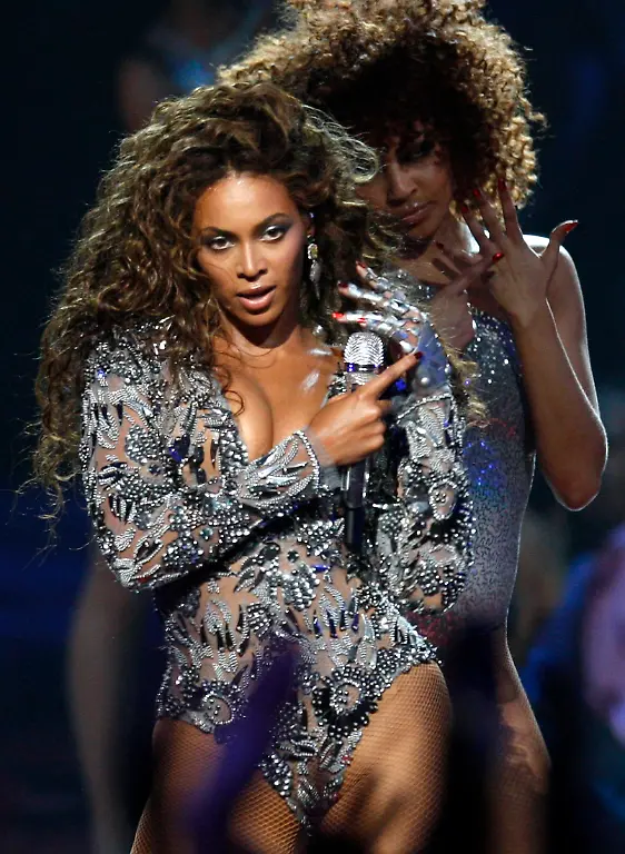 NYK215a-MUSIC-MTV-0914-11-JPG8094609672526151469