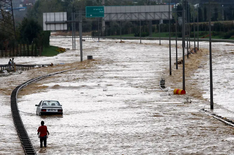 IST08-TURKEY-FLOODS-0909-11-JPG5321643747154399239
