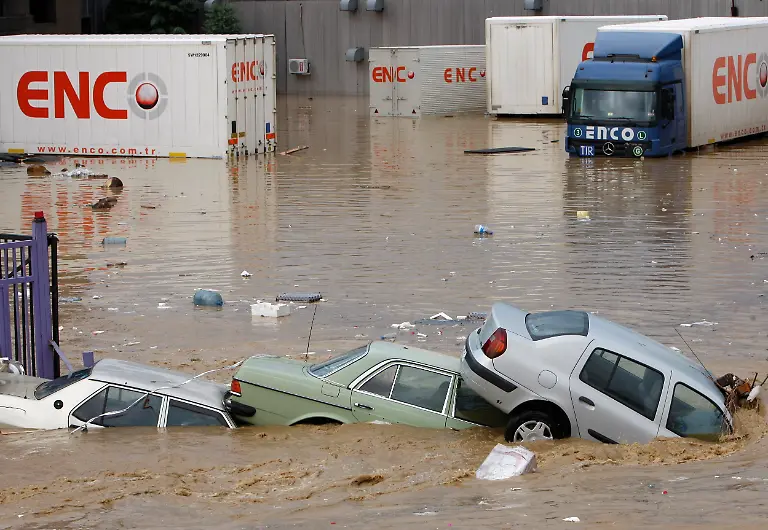 IST04-TURKEY-FLOODS-0909-11-JPG8367312649195160150