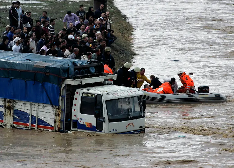TURKEY-FLOODS-ANK108-jpg8520218082363022731