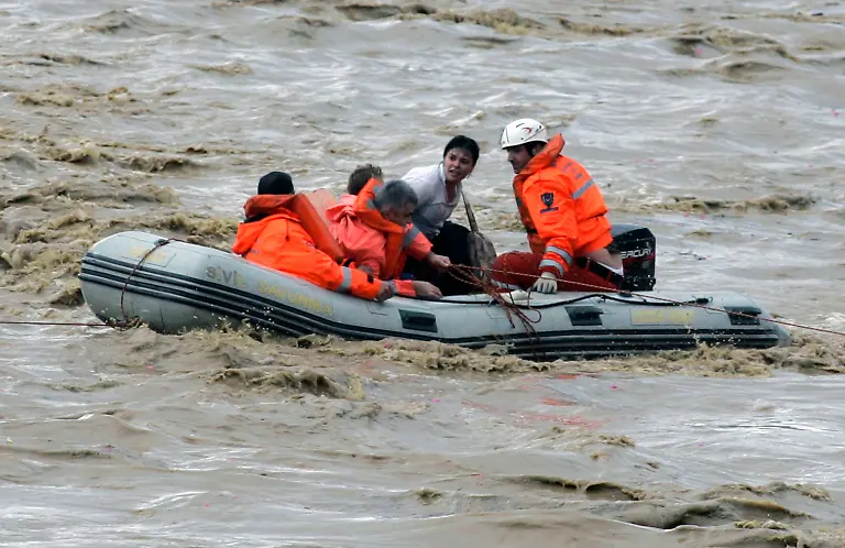 TURKEY-FLOODS-ANK106-jpg3744074196223399691