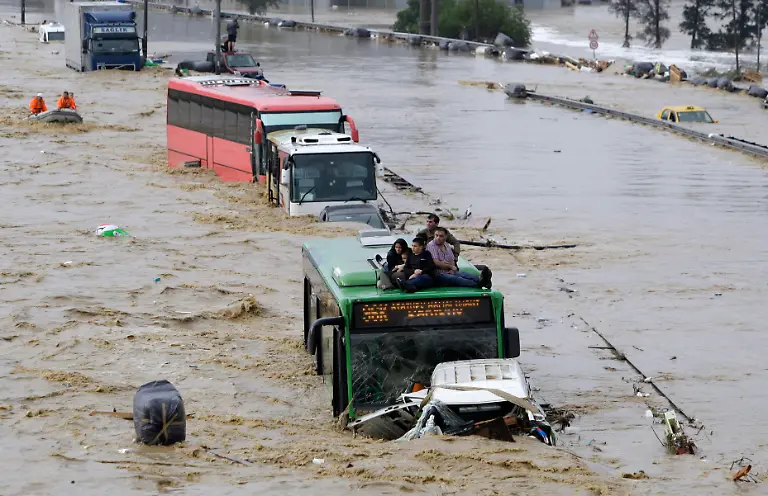 TURKEY-FLOODS-ANK113-jpg8832401503011643540
