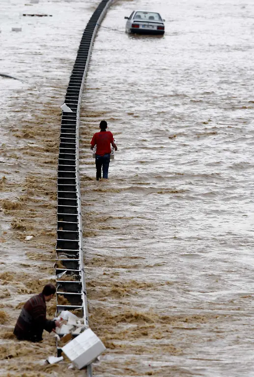 IST09-TURKEY-FLOODS-0909-11-JPG4332565823184268723