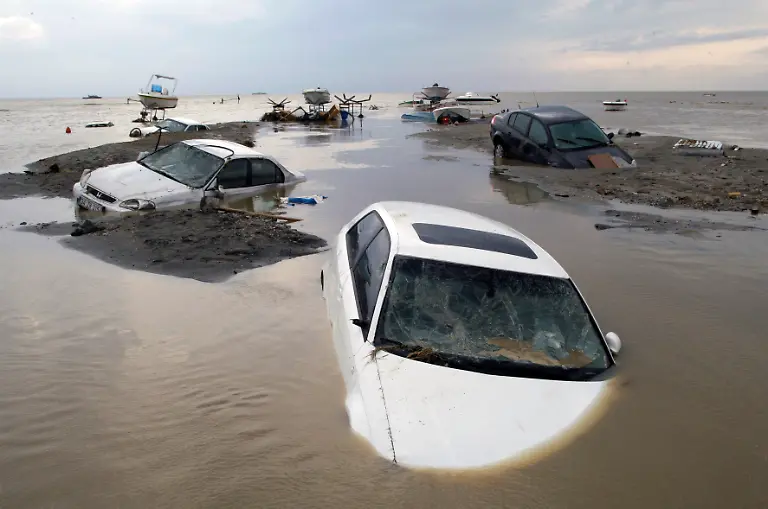 TURKEY-FLOODS-ANK110-jpg344125406386622640