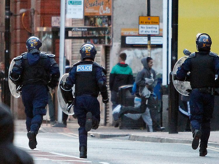 Die Polizei hat bei den blitzschnell agierenden Jugendgruppen oft das Nachsehen (Foto: Manchester).