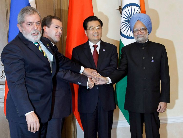 Brasiliens Präsident Luiz Inacio Lula da Silva, Russlands Präsident Dmitri Medwedew, Chinas Präsindet Hu Jintao und der indische Premier Manmohan Singh (v.l.n.r.).