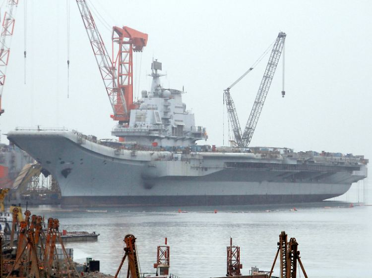 Das Schiff lag bislang im Hafen von Dalian.