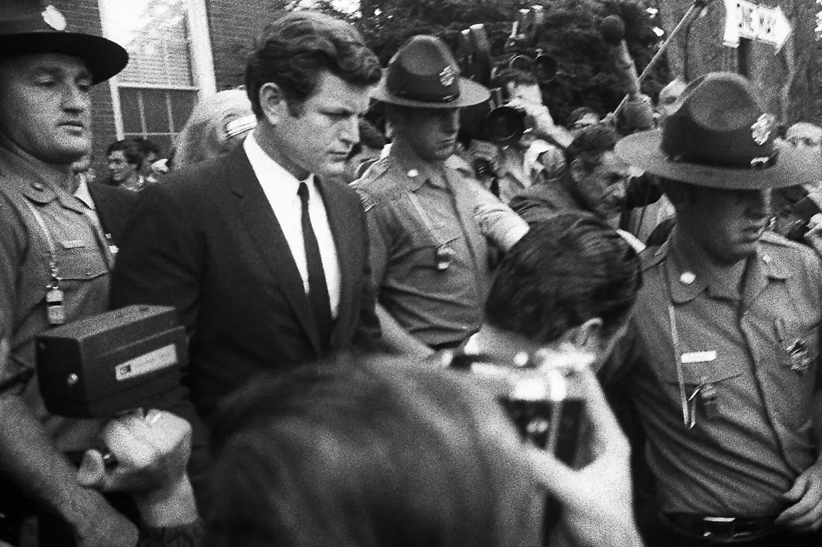 Ted-Kennedy-NYTK133-jpg617885594646535486