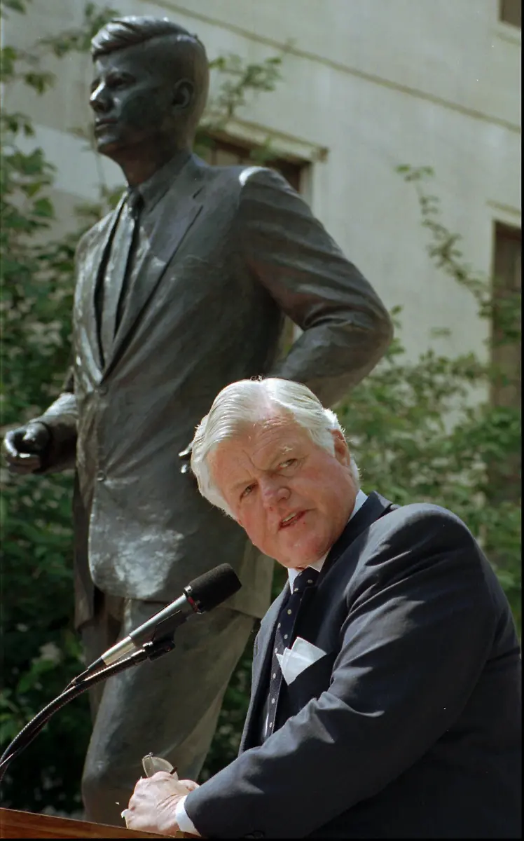 1251266713257-Obit-Ted-Kennedy-NYTK116-jpg2327619360204736693