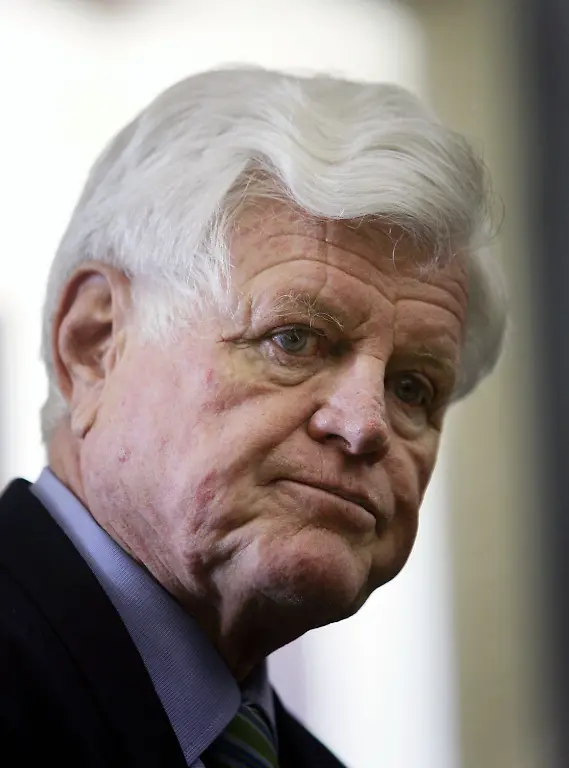 Obit-Ted-Kennedy-NYTK102-jpg2049249164586898015