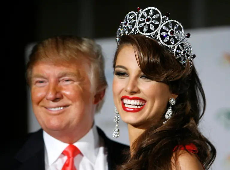 LOA39-MISSUNIVERSE-0824-11-JPG1494787908070364855