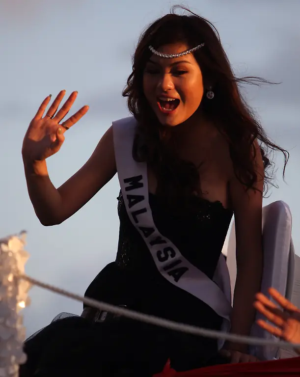 Bahamas-Miss-Universe-XBL121-jpg2417346390831136821