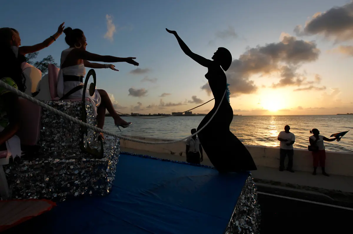 Bahamas-Miss-Universe-XBL128-jpg8957057561352473490