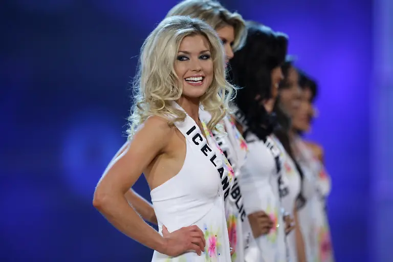 Bahamas-Miss-Universe-BHS126-jpg8180675359281299727