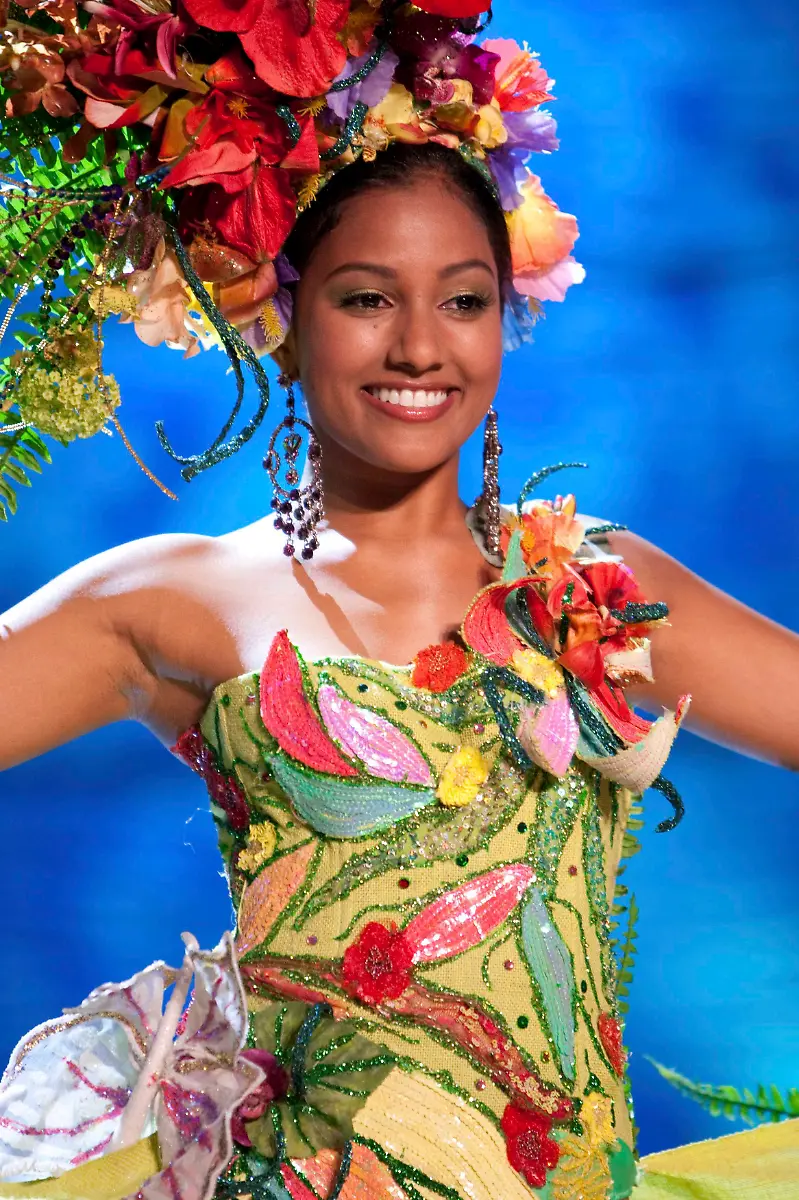 SIN89-MISSUNIVERSE-0819-11-JPG8963638874943161224