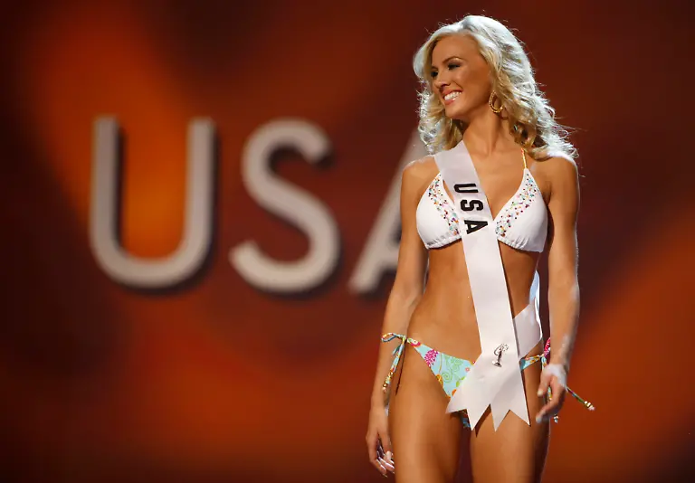 Bahamas-Miss-Universe-XBL132-jpg4067371069691032487