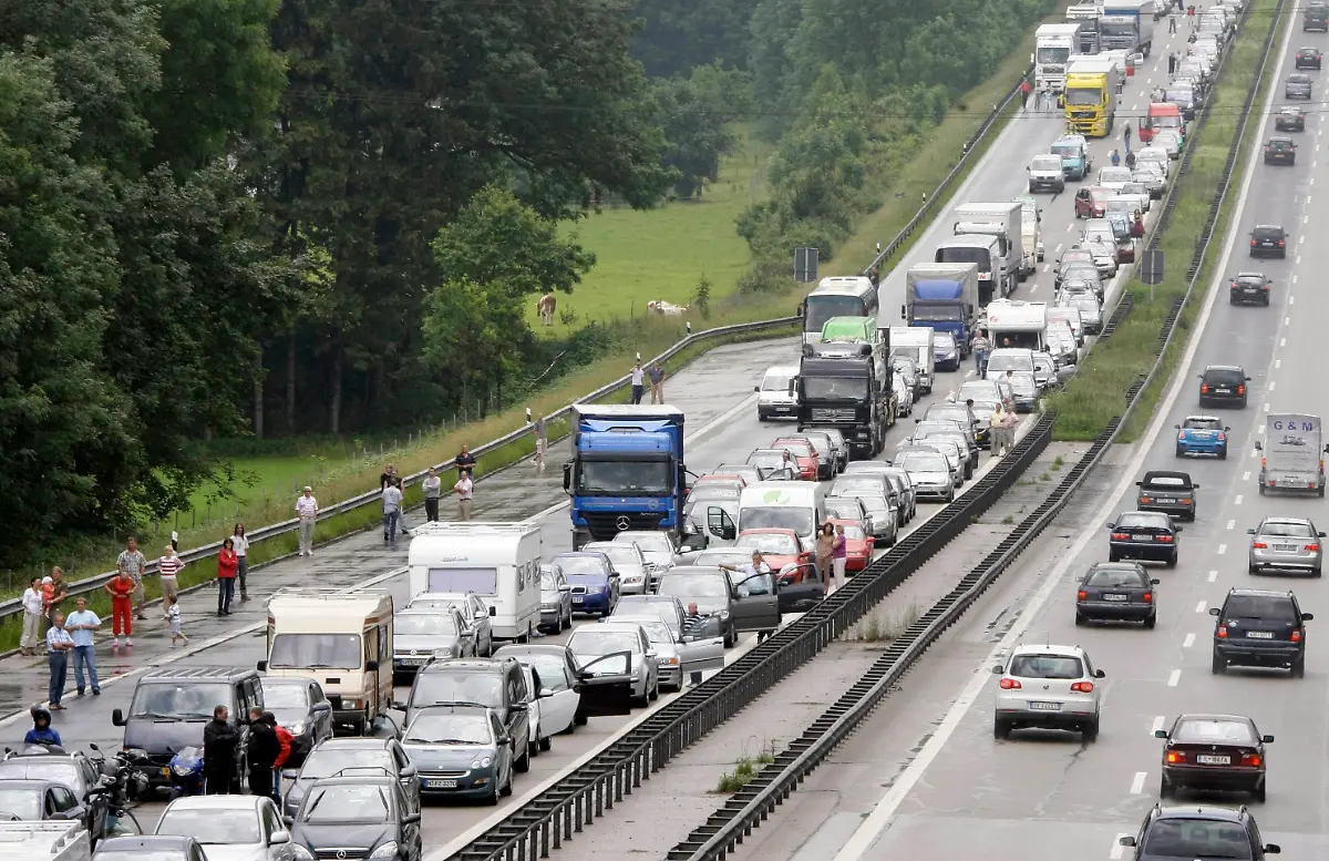 DEU-Verkehr-Stau-ADAC-FRA130-jpg587222680969627547