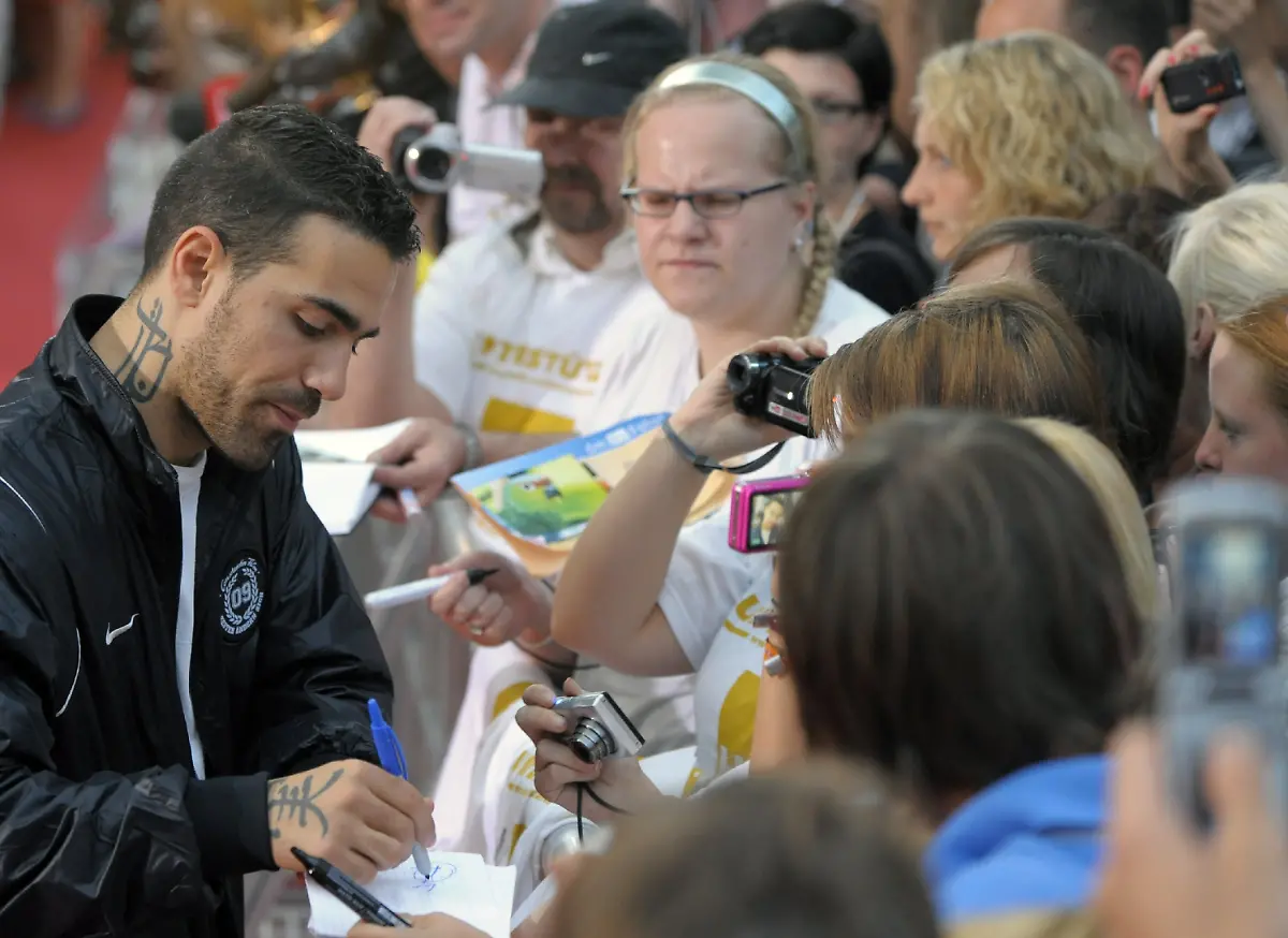 2lvx0217-jpg7148416759977047822