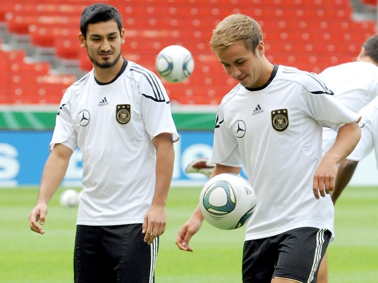 Jugend forsch: Die Dortmund Ilkay Gündogan und Mario Götze sind zwei von vier Spielern im DFB-Kader, die 1990 oder später geboren wurden.