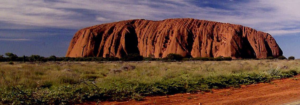 Beim Aufstieg auf den "Uluru" (Ayers Rock) wird mancher Tourist von einem menschlichen Bedürfnis übermannt und erleichtert sich gleich vor Ort.