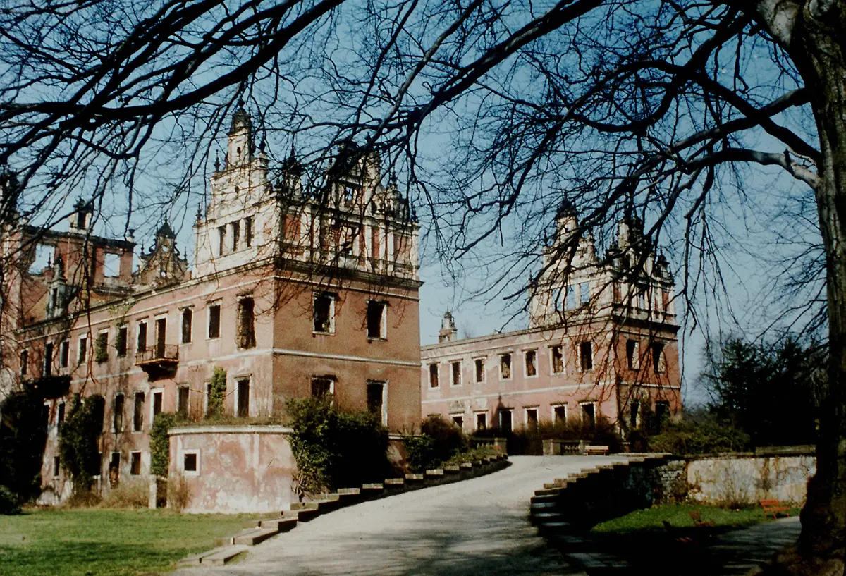 schloss-1990