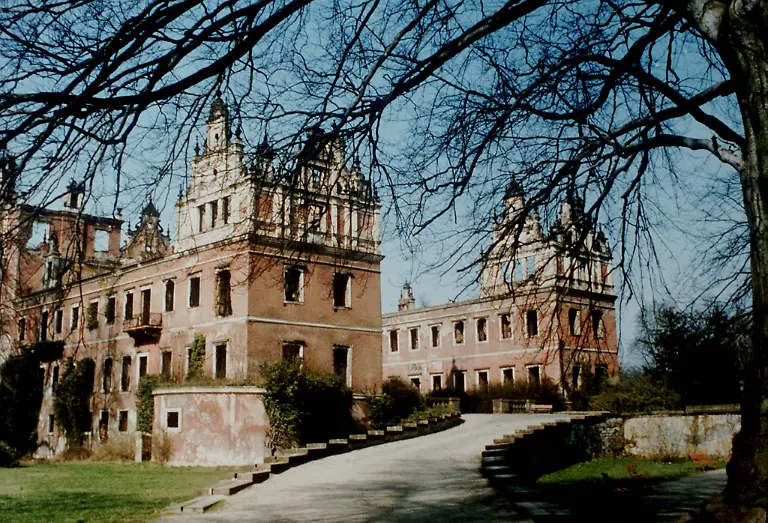 schloss-1990