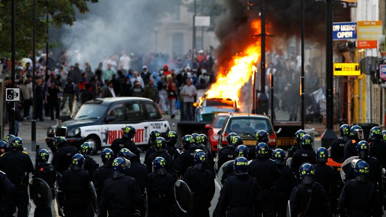 In London konnte die Polizei die Lage mit einem Großaufgebot beruhigen.