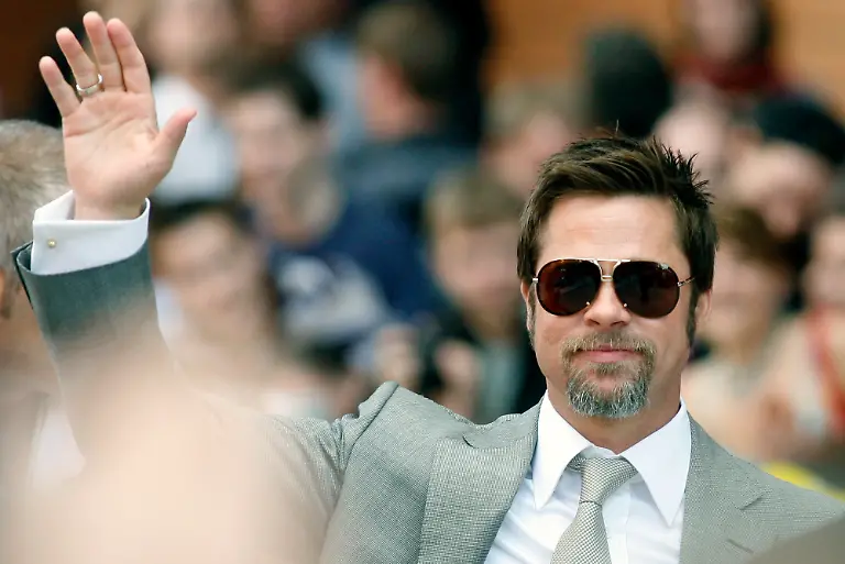 DEU-BB-Premiere-Inglourious-Basterds-BRO128-jpg2952186103746792580