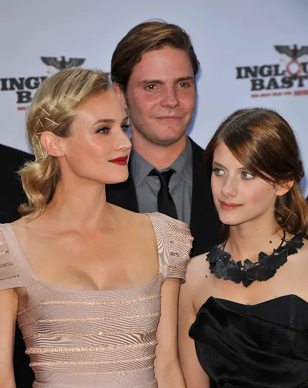 DEU-BB-Premiere-Inglourious-Basterds-BRO137-jpg7344928760000532995