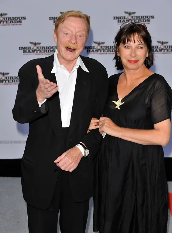 DEU-BB-Premiere-Inglourious-Basterds-BRO160-jpg5755901955531956775