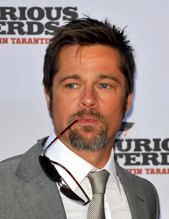 DEU-BB-Premiere-Inglourious-Basterds-BRO136-jpg7608609184083186085