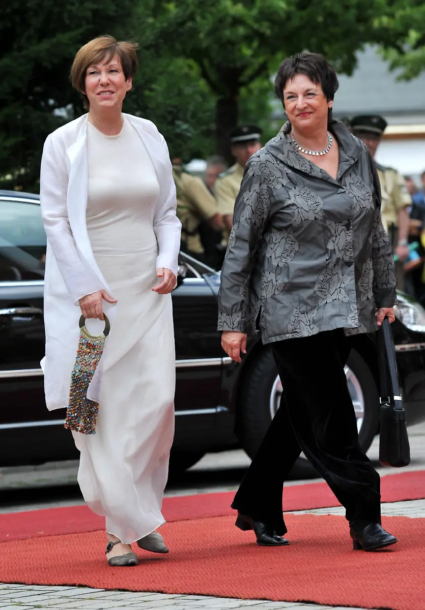 2lgj0317-jpg3709200163559608812