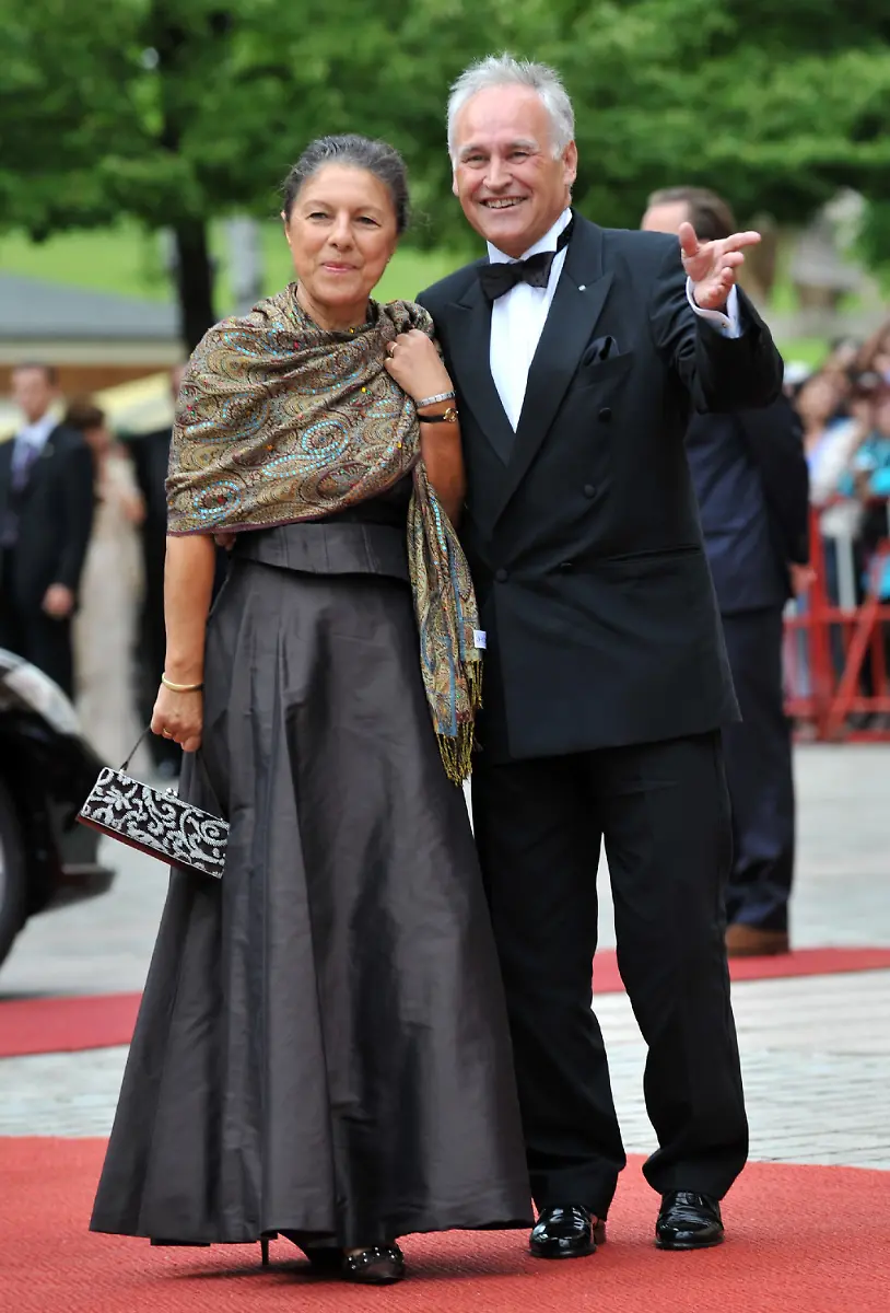 2lgj2409-jpg169377694970690878