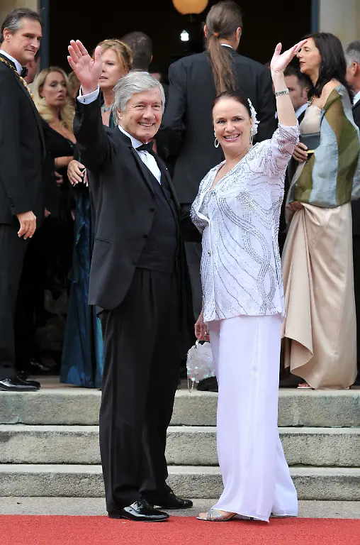 2lgk4012-jpg7403056889667125101