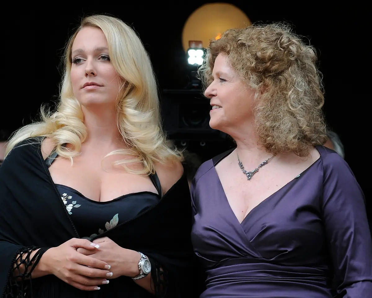 DEU-Oper-Bayreuth-Eroeffnung-FRA120-jpg3113222548965965594