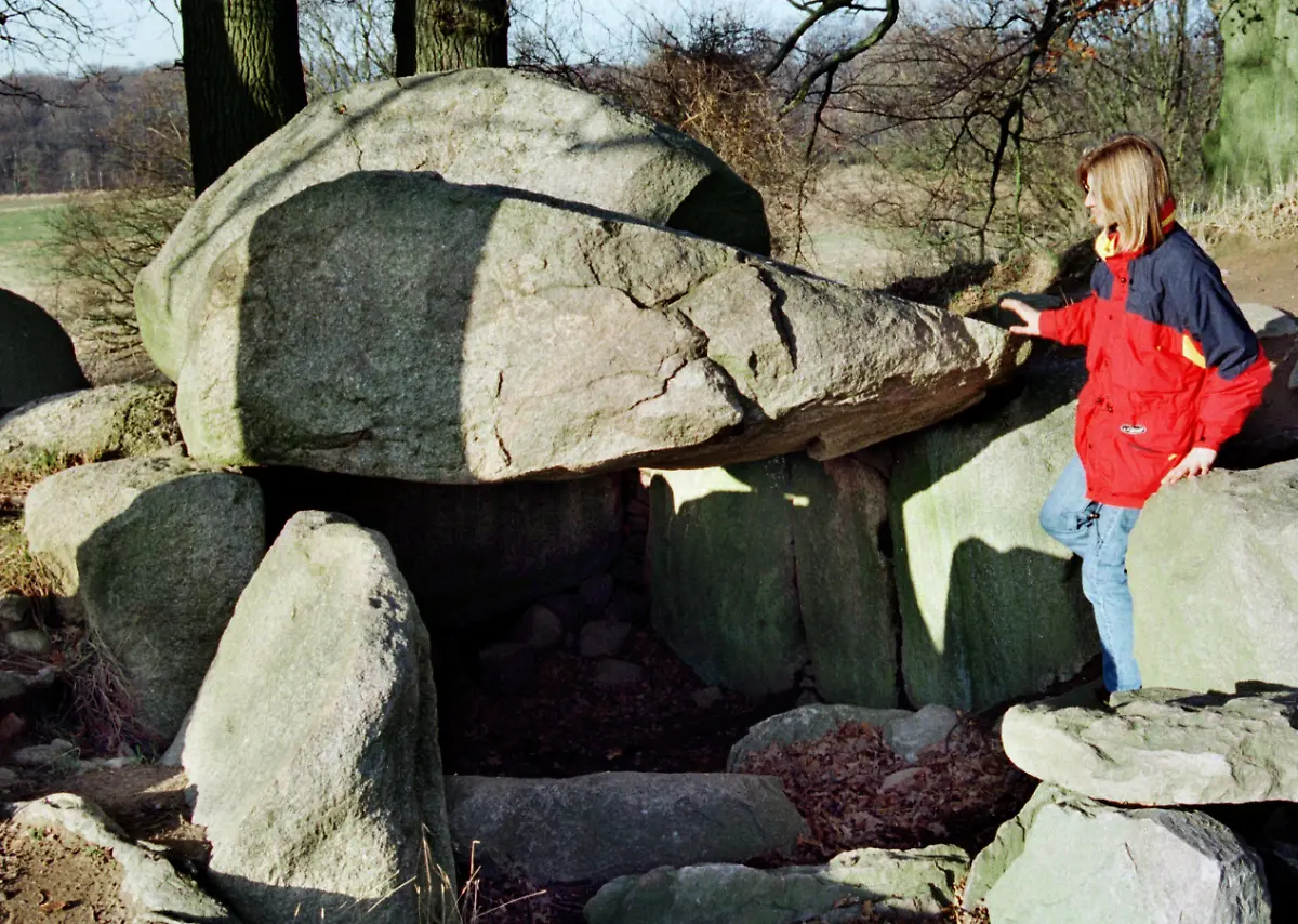 Grosssteingraeber-bei-Lancken-Granitz-ruegen